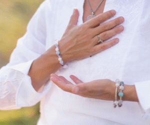 Mujer Agradeciendo por todo lo que ha recibido